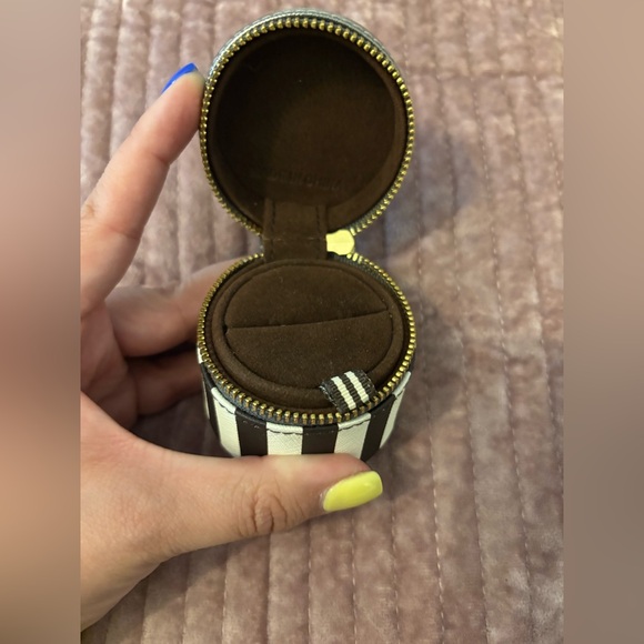Henri Bendel RARE Striped Ring Box - Picture 6 of 9